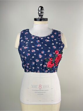 💚 3907. Navy Floral Embroidered Applique Cropped Tank Top